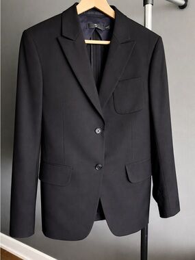Uniqlo Women’s Black Two-Button Blazer